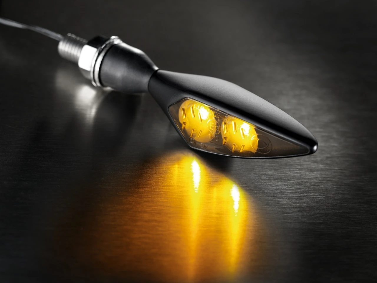 Kellermann Blinker, Rhombus Dark, Stahl, LED, VL/HR, 12 V, Schwarz Seidenmatt, M8x20, E-geprüft 10 Kellermann Blinker, Rhombus Dark, Stahl, LED, VL/HR, 12 V, Schwarz Seidenmatt, M8x20, E-geprüft – Bild 8