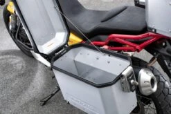 Original Aluminium Koffersatz Moto Guzzi V85 TT -Motorradgepäck Geschäft Original Aluminium Koffersatz Moto Guzzi V85 TT 2S001301 03 1280x1280