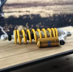 Original Öhlins Monofederbein Moto Guzzi V85 TT 7 Original Öhlins Monofederbein Moto Guzzi V85 TT -Motorradgepäck Geschäft Original O hlins Monofederbein Moto Guzzi V85 TT 02 1280x1280