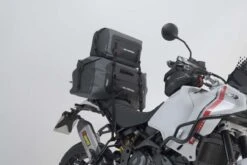 Drybag 180 Hecktasche Für Aprilia RS 660, Schwarz / Grau - SW Motech -Motorradgepäck Geschäft SW Motech Drybag 180 Hecktasche schwarz grau BC WPB 00 018 20000 6 1280x1280 2