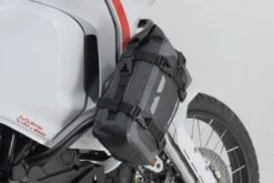 Drybag 80 Hecktasche Für Aprilia NA 850 Mana, Schwarz / Grau - SW Motech 11 Drybag 80 Hecktasche Für Aprilia NA 850 Mana, Schwarz / Grau - SW Motech -Motorradgepäck Geschäft SW Motech Drybag 80 Hecktasche schwarz grau BC WPB 00 010 10001 3 1280x1280 1