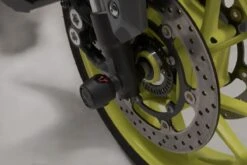 Sturzpad-Kit Für Vorderachse Für Aprilia, Yamaha Modelle - SW Motech -Motorradgepäck Geschäft SW Motech Sturzpad Kit f r Vorderachse Yamaha MT 09 20 21 RN69 2 1280x1280