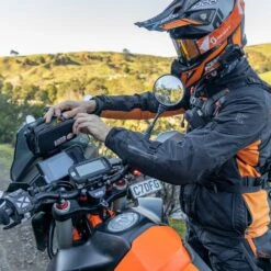 Kriega Chris Birch Harness Tower Pocket - Limited Edition 11 Kriega Chris Birch Harness Tower Pocket - Limited Edition -Motorradgepäck Geschäft chris birch pocket 890 1280x1280